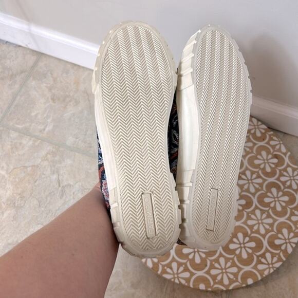 NWT Farm Rio Annika floral tapestry faux fur lined platform sneakers - Picture 13 of 15